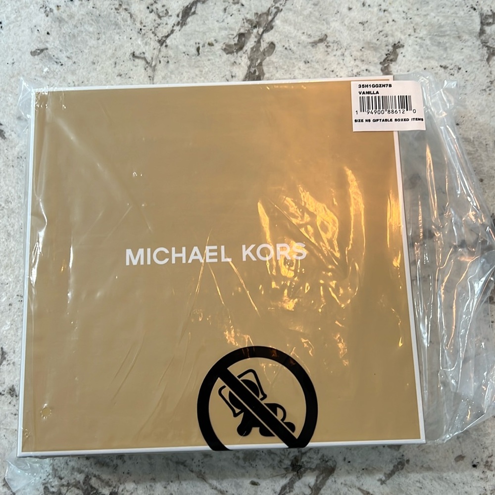 Michael Kors Logo Notebook and Pencil Case Gift Set Vanilla - Picture 7 of 16